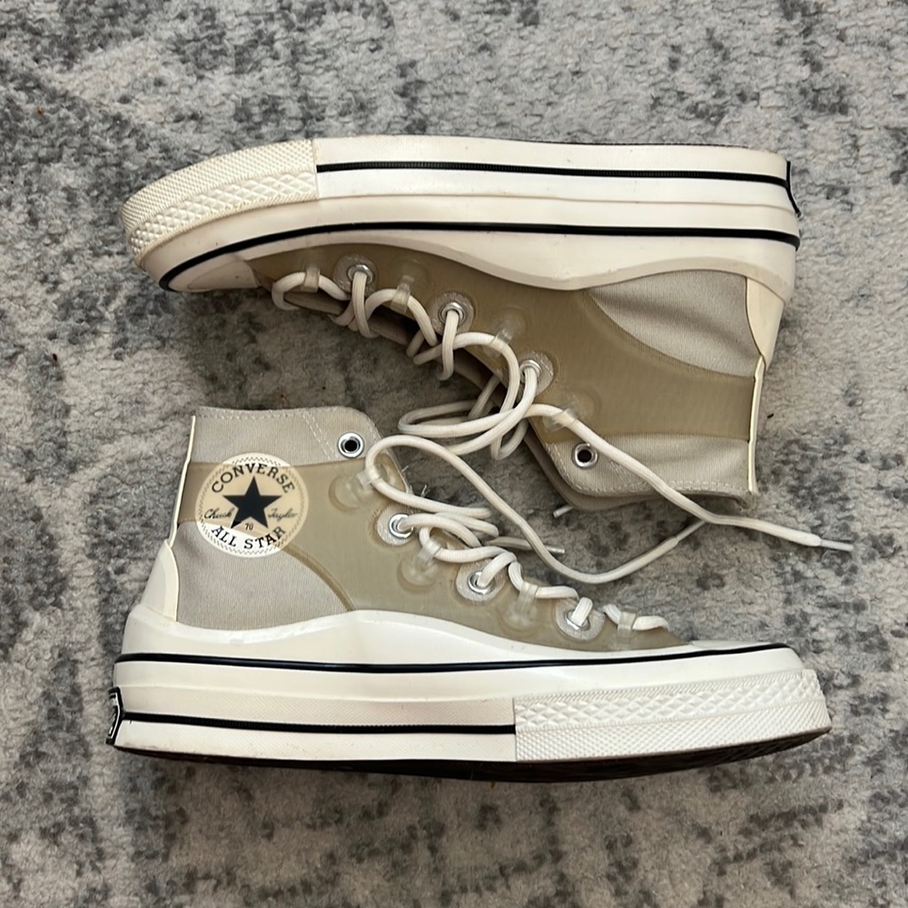 - Converse Chuck Taylor